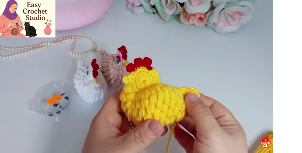 Step by step guide to making a chicken comb –png